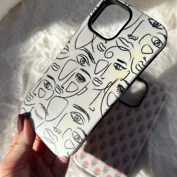 Set of 2 Casely BOLD MagSafe IPhone 14 Pro cases Face and Jenna's Flowers - Picture 2 of 6